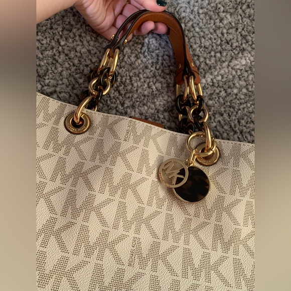 Michael Kors purse - Picture 2 of 12